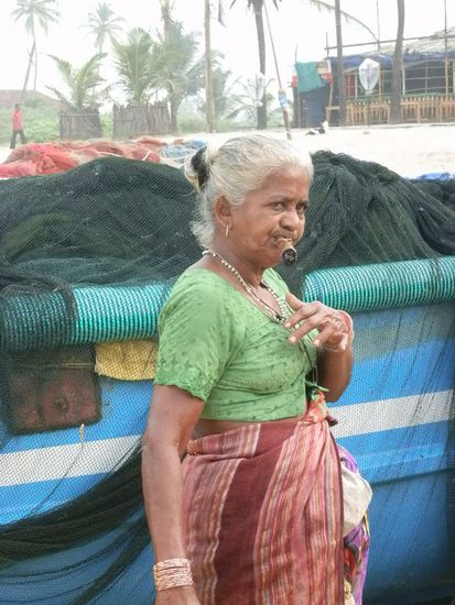 Da sag noch mal einer Indische Frauen rauchen nicht 