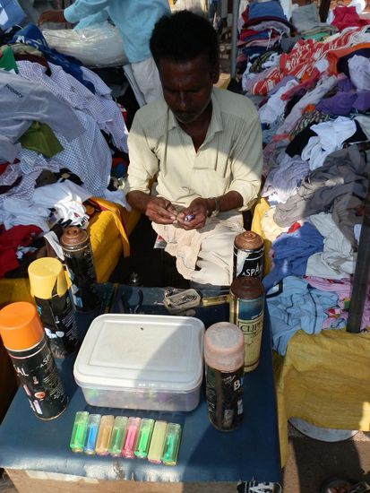 Feuerzeugreparaturwerkstatt
alle, wirklich alle - auch die billigsten werden wieder heile gemacht - Genial