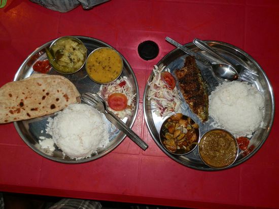 Abendessen!!!
Veg Thali &amp; Fisch Thali