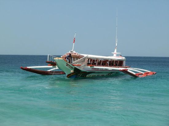 Unser Boot zum White Beach