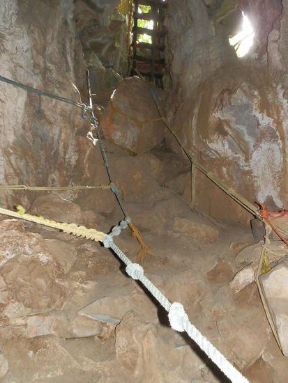 An diesen Seilen hangelt man sich hoch