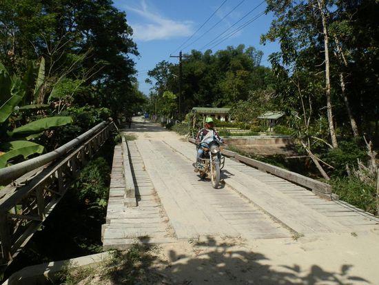 Über diese Brücke ist der schwere Bus vor einigen Tagen mit uns gefahren
