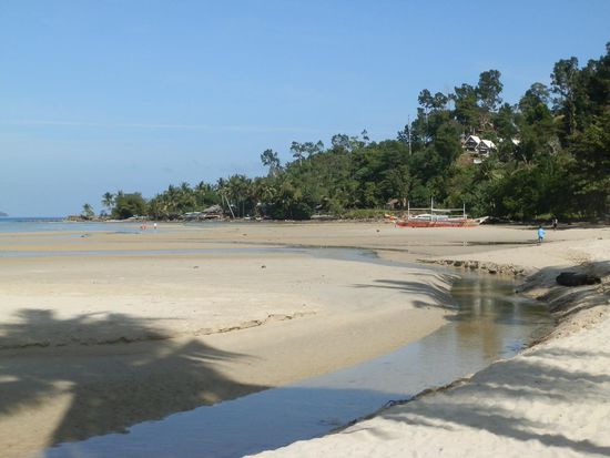Außen rum gehts nicht weiter. Das hatten wir schon probiert!
Also über die Berge und schauen wie es weitergeht