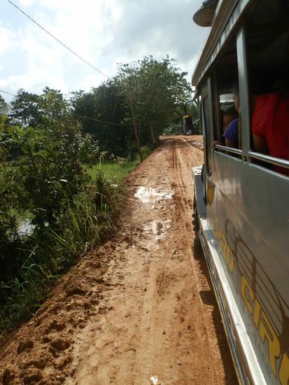 Die Straße von und nach Port Barton ist auf jedenfall nicht fertig