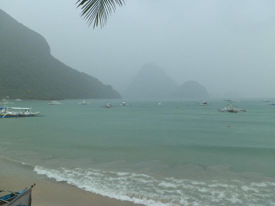 Der erste Eindruck
Egal - wir sitzen im Trockenen auf der Terrasse