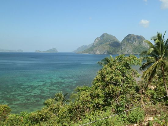 Was für Aussichten
Zu Fuss von El Nido Richtung Las Cabanios Beach
