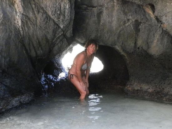 Dann durch dieses Loch kriechen 
Schon ist man wieder in einer kleinen Lagune