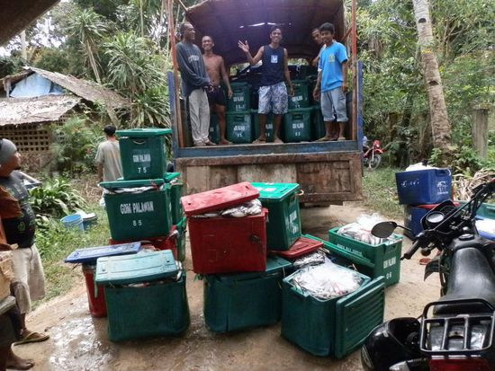 Eigentlich muss alles auf den LKW 
Stopfen, stopfen, stopfen