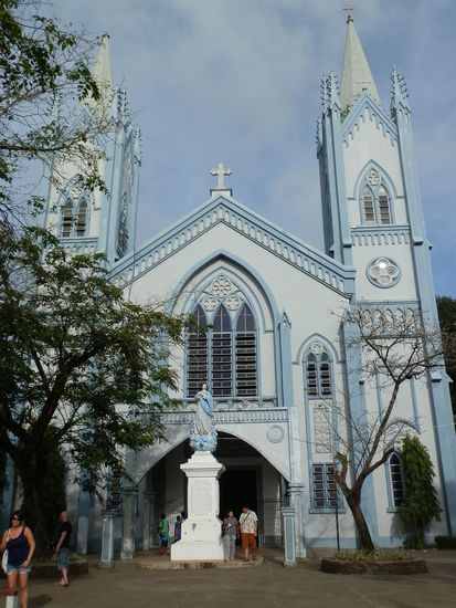 Auf dem Weg zum Hafen
Die Kirchen sind hier immer riesen groß