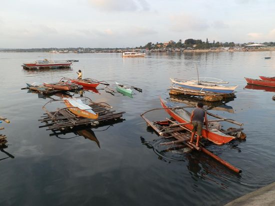 Die Fischer machen sich gerade bereit zur Arbeit