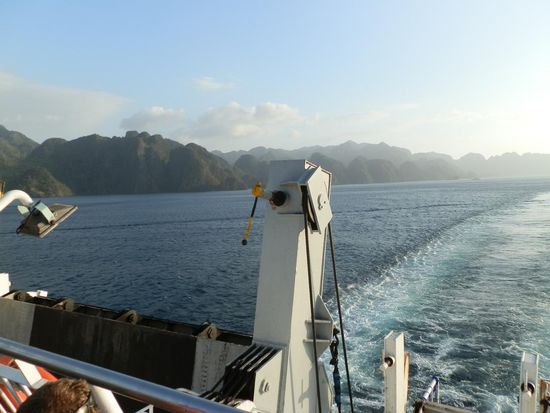 Weiter gehts!
Die nächsten 13 Stunden liegen vor uns