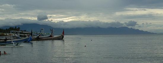 Die nächsten Tage geht es entweder über die Berge oder ganz um die
Westküste von Bali herum