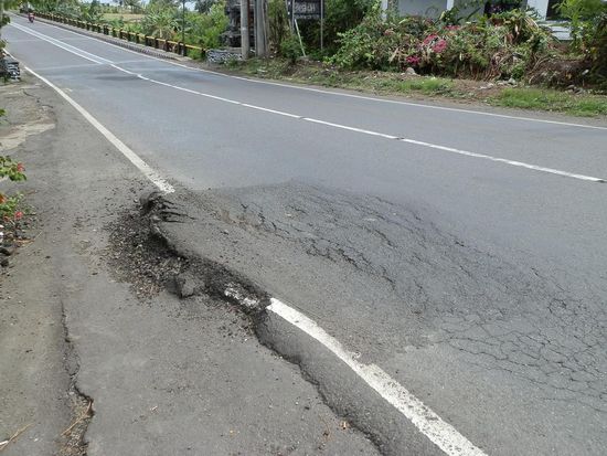 Die letzten Kilometer wurden sogar recht Gefährlich
Immer wieder gab es solche verschobenen Fahrbahndecken