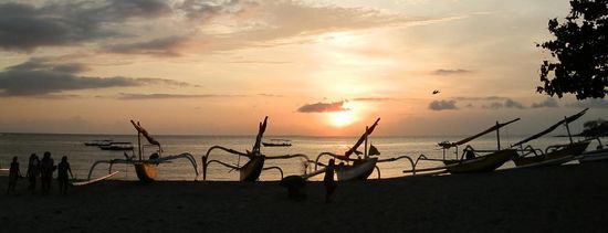 Pünktlich zum Sonnenuntergang wurde es erstmal trocken