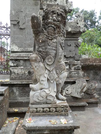 Gegenüber noch ein Tempel
Ohne Vermarktung