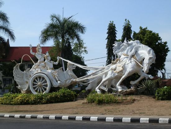Dieses Monument in Gianyar haben wir nur einmal umfahren