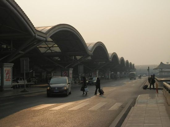 Und es gab ein 24 Stundenvisum
Ab und zu mal frische Luft schnappen - mehr ist nicht drin bei -4 Grad