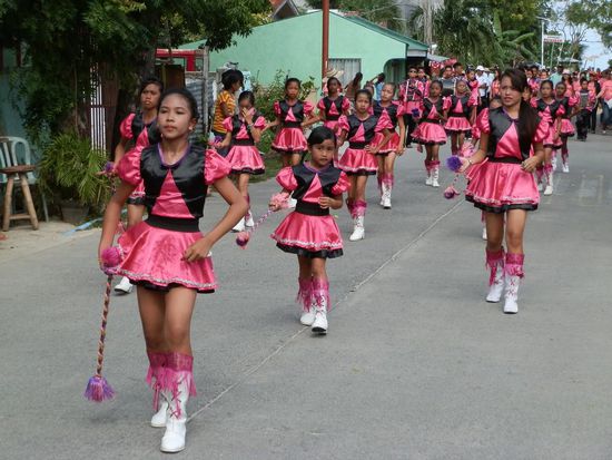 Am Ende des Zuges 
Eine schöne Parade mit tollen Tänzen!