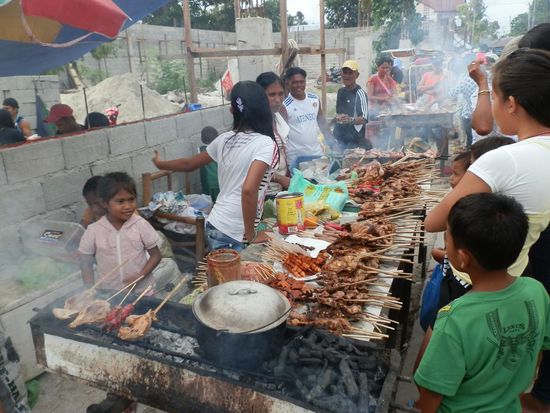 Des Philipinos liebstes Essen
Alles was ein Huhn so hergibt...am Spies