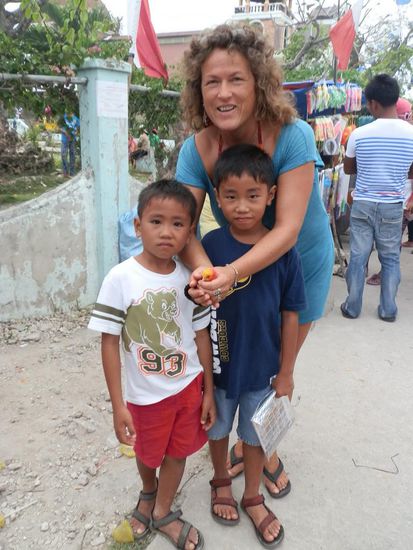 Es gab doch tatsächlich einen Stand mit Angrie Birds?!
Knallbunt besprühte Küken...ob das toll ist oder nicht lassen wir mal dahingestellt! Aber die brachten schon ein grinsen auf meinem Gesicht
Nach dem Motto...die armen Dinger - sind die süss!!!