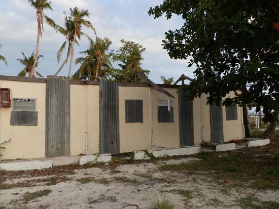 NACHHER
Und so nach dem Taifun - es wurde nicht wieder aufgebaut
So ähnlich muss es überall ausgesehen haben!!!