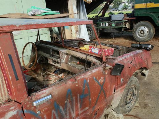 Hier gibt es noch nicht so viele neue Autos
Sowas geht doch noch!!!