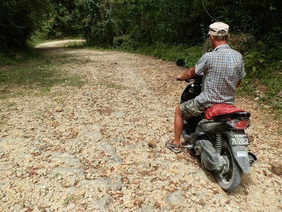 Und andauernd musste ich absteigen und zu Fuss weiter gehen   
Zu zweit wäre es, ohne das Bike oder uns zu schrotten, nicht möglich