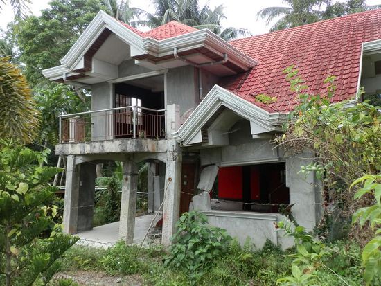 Zwischen Cortes und bis hinter Antequera war bei dem Erdbeben sehr viel zerstört worden