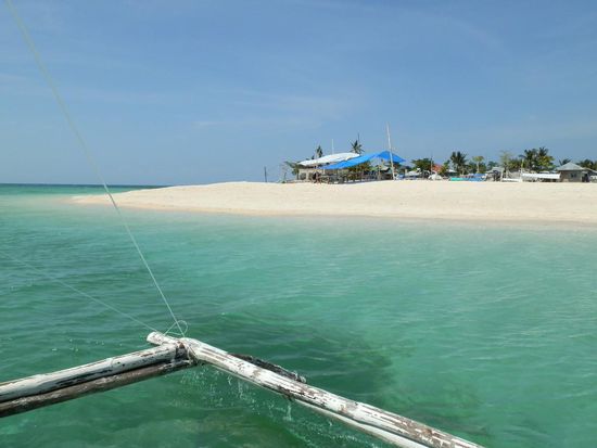 Einmal um die Inselwelt Hilantayan und Virgin Island