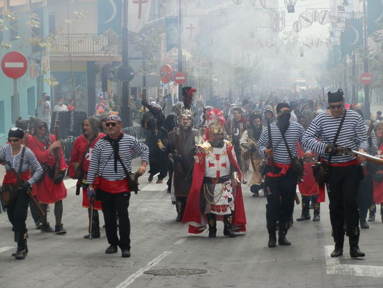 Fotos machen war ziemlich schwierig mit zwei Fingern in den Ohren 
Als fast alles vorbei war fiel meinem Bossi ein dass ich immer Ohrenstöpsel in der Bauchtasche habe!!! 
Ein bisschen spät aber so konnten wir doch noch ein paar Minuten länger zusehen
