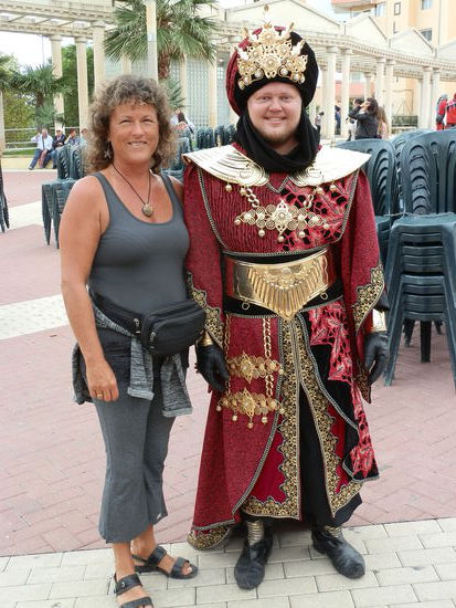 Und er hier, hat nicht mal seine Büchse selber laden müssen, dafür übergab er sie nach jedem Schuss an seine Untertanen und bekam sie geladen wieder in die Hand