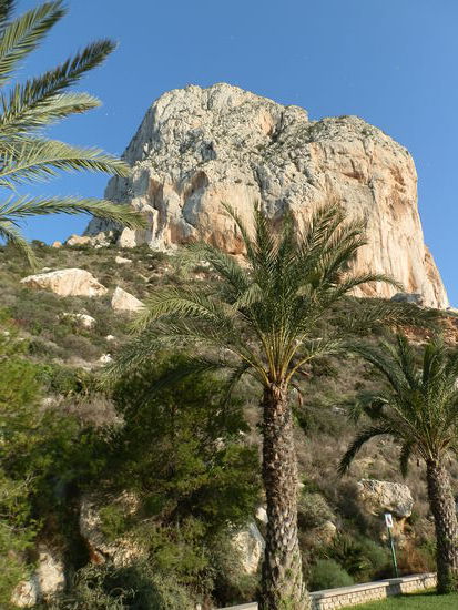 Eine Wanderung um einen Teil des Felsens (Ifach) herum