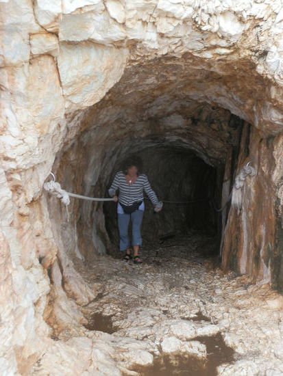 Durch einen Tunnel und weiter geht es eigentlich nicht
