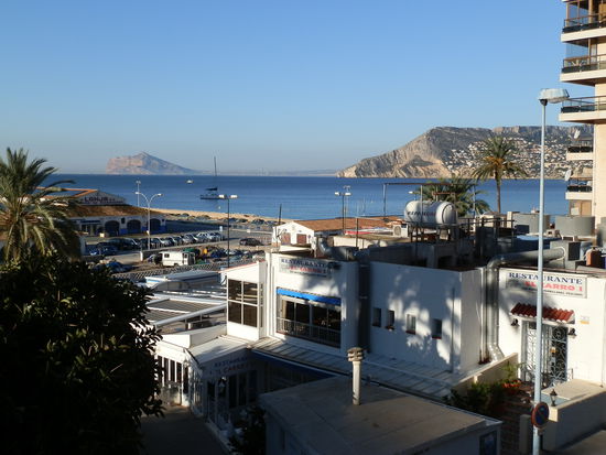 Dieser Felsen, rechts im Hintergrund, hinter Calpe Stadt