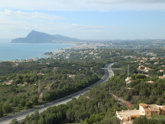 Alteahills
Schon mal nicht schlecht
Und im Hintergrung sieht man auch schon den Hügel von Benidorm