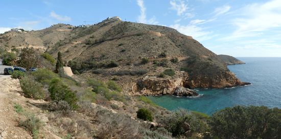 Auf dem Weg hinauf zur Anhöhe von Benidorm 
Die nicht bebaute Küstenlandschaft ist schon genial 
