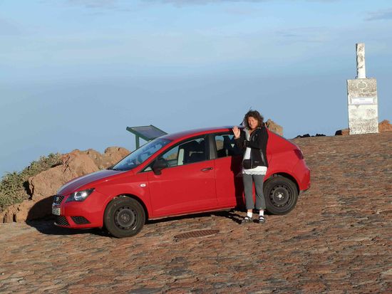 Morgens um 7 Uhr fuhr ich ihn rauf damit er um 9 Uhr starten konnte
9 Stunden bis zum Sonnenuntergang - hoffentlich reicht das 