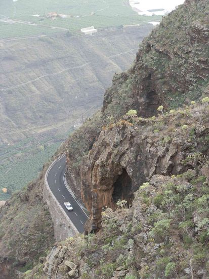 Da ist ja schon die Straße bergauf von Tazacorte nach El Time