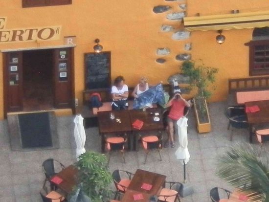 Hier haben unsere Freunde und ich auf seine Ankunft gewartet
Nun brauchte er nur noch eine halbe Stunde um den Hügel von El Time hinab zu steigen