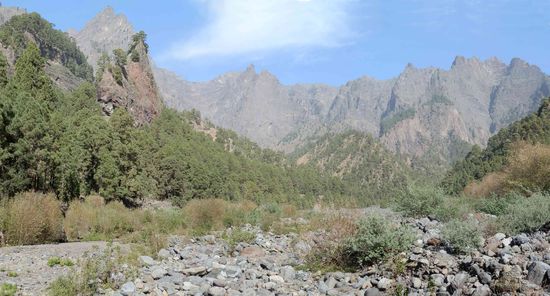 Dann sehen sie eher so aus
Oben links im Bild ist der Los Muchachos und rechts der Pico de la Cruz