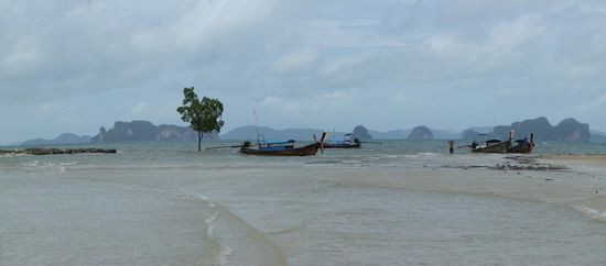 Hier ist der Sandstreifen noch leicht erkennbar, aber die Flut kommt und wir müssen heute darauf verzichten