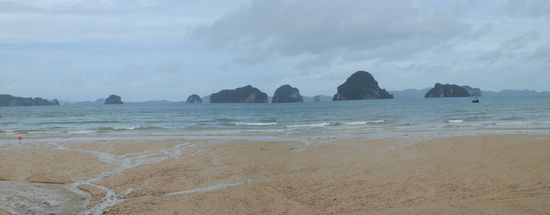 Die vielen Karstfelsen - ziehen unsere Blicke magisch an 