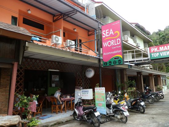 Das Sea World Hotel 
Einfach aber mit Meerblick, Balkon und große Zimmer