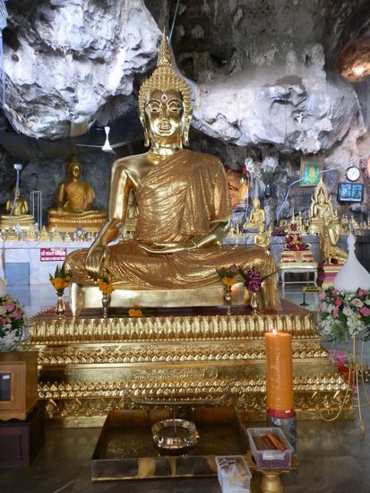 Diese Statuen konnten man auch noch in einer anderen Höhle sehen