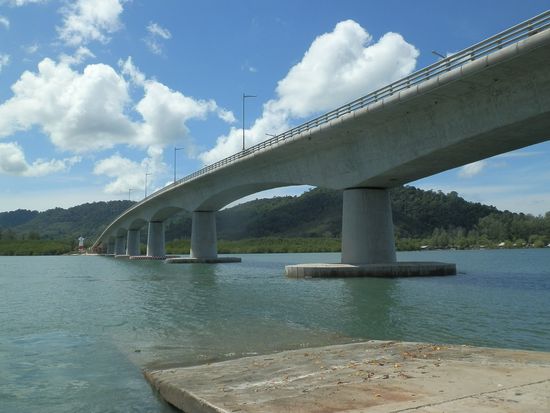 Doch statt der zweiten Fähre erwartete uns dies hier
Gerade in April diesen Jahres eingeweiht
Das war vielleicht eine Überraschung