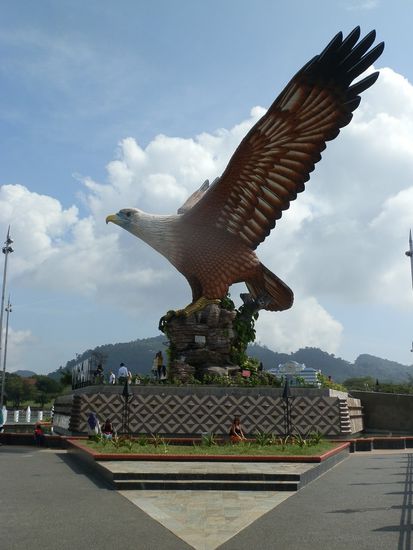 Das Wahrzeichen von Langkawi
Schaut mal genau hin....Ich sitze sogar davor!!!!