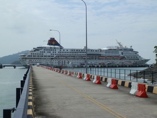 Nicht weit erntfernt von Cenang gibt es das Cruises Terminal
Hier liegt heute die Star Cruises