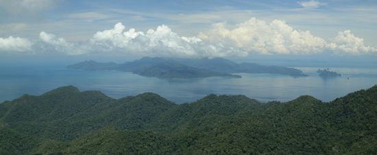 Sicht Richtung Koh Tarutao 
Diese Insel gehört schon zu Thailand