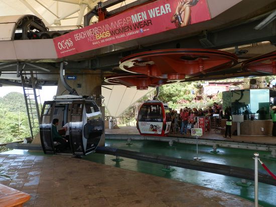 Das Drehkreuz an der ersten Station
Steigt man hier wieder aus kann man gleich wieder nach oben fahren - voll cool !!!