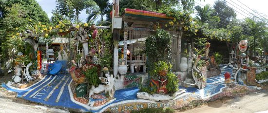 An dieser schicken Bar mussten wir mehrere Male am Tag vorbei
Tolles Ambiente - nur halt am A...sch der Welt